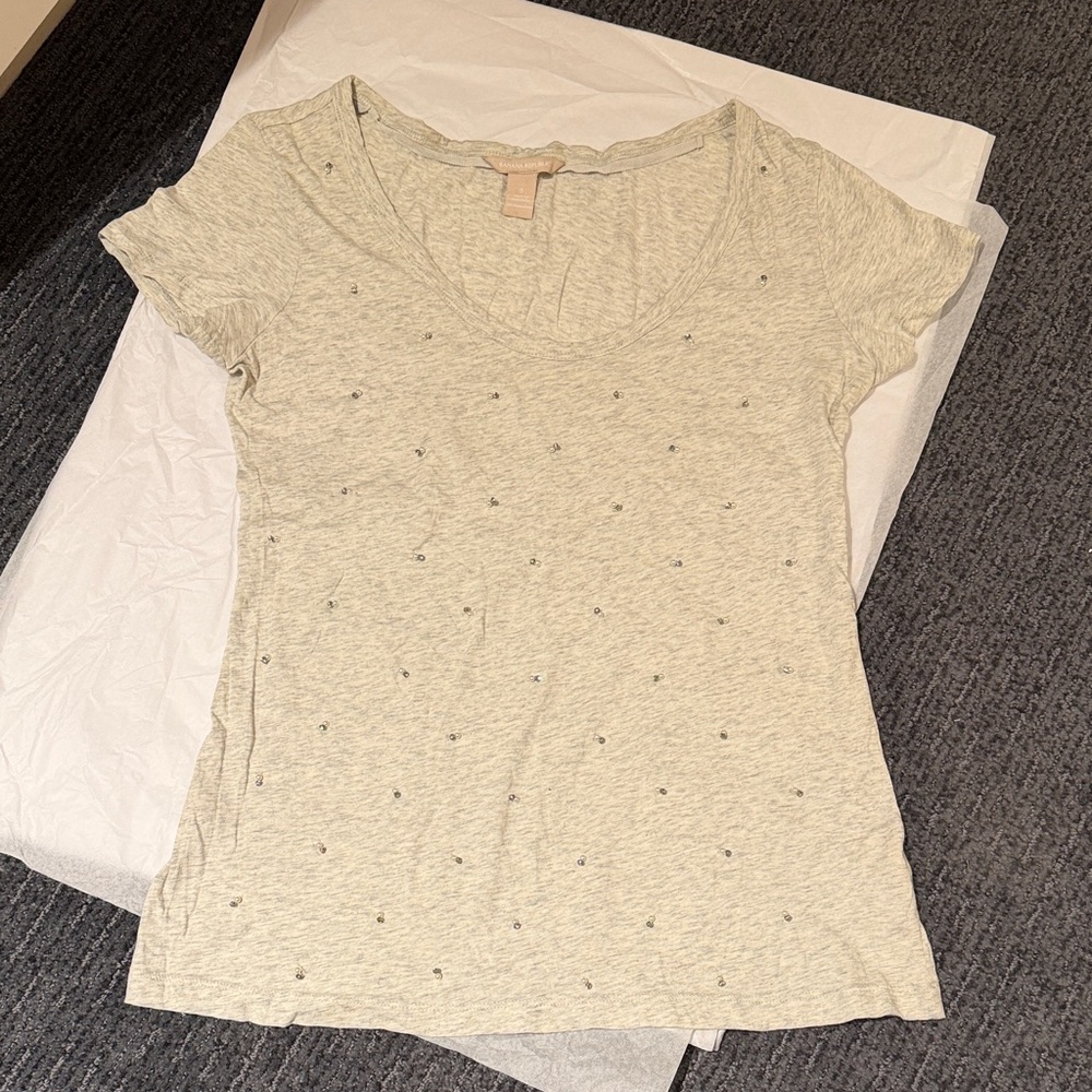 Banana Republic Embellished Gray V-Neck Tee Size S